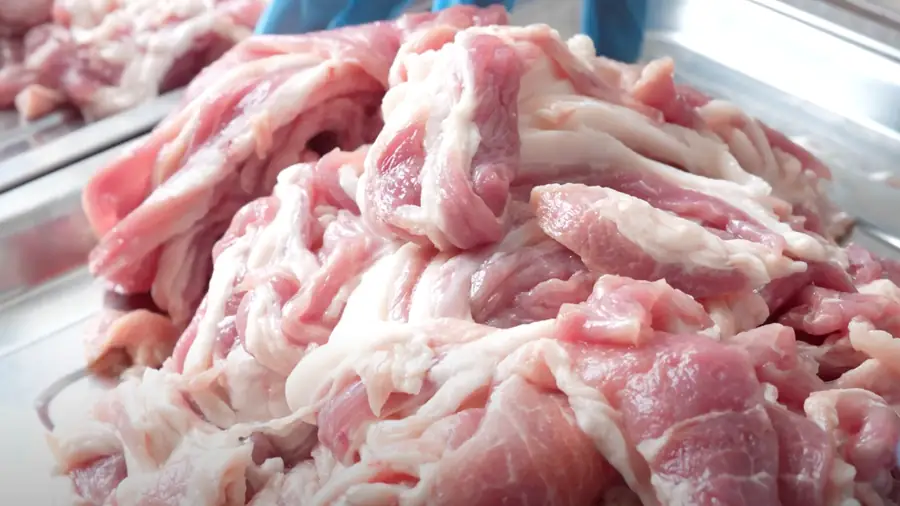การเลือกเนื้อหมูแต่ละส่วนสำหรับทำหมูปิ้งเฮียชิง